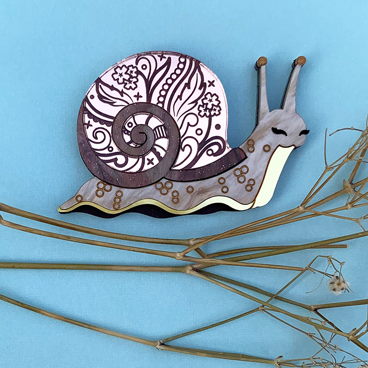 **SECONDS** SLEEPY SNAIL ACRYLIC BROOCH