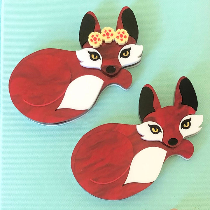 FLOWER QUEEN FOX ACRYLIC BROOCH